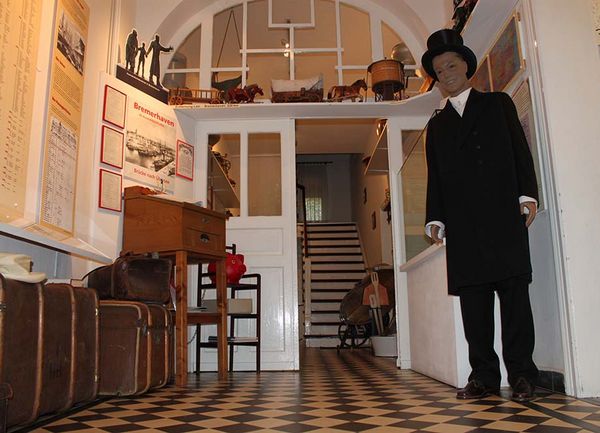 Eingangsbereich mit einem ersten Blick in die Räumlichkeiten